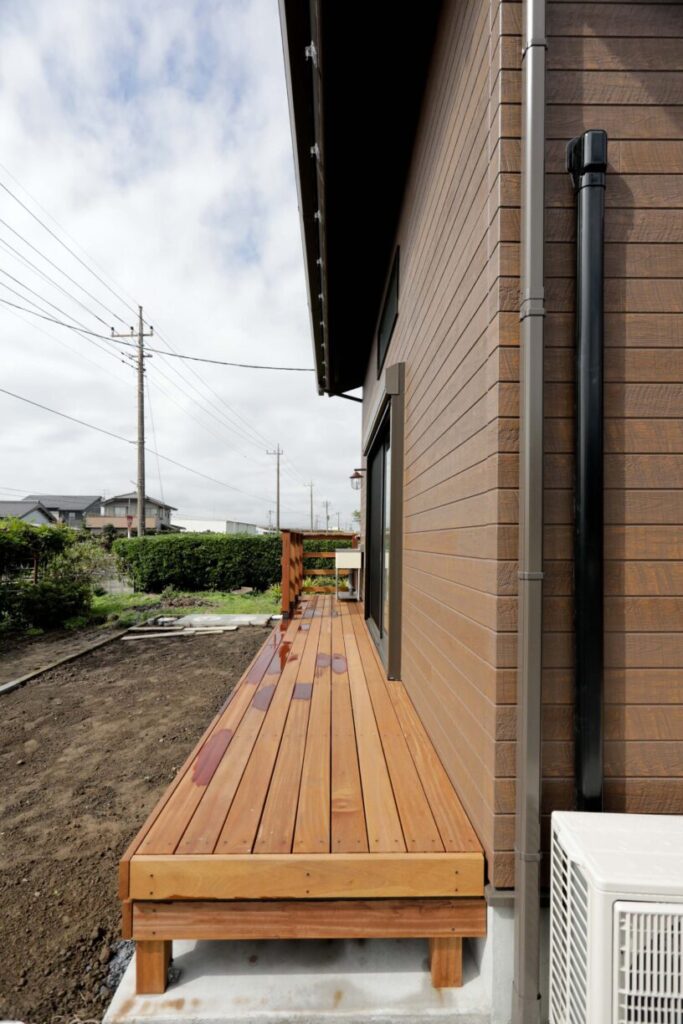 加須市で国産杉と漆喰に囲まれて暮らす家