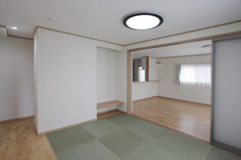 【施工例】加須市本郷で自然素材のサーモウールと漆喰を使用したナチュラルモダンな家