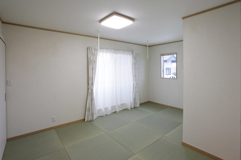 加須市で自然素材のサーモウールと漆喰を使用したナチュラルモダンな家