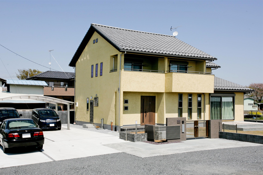 加須市麦倉で自然素材の秋田杉フローリングと漆喰を使用した家