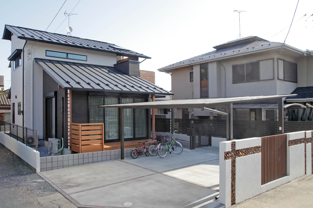 久喜市で自然素材を使用したリビングにおしゃれな間接照明のある家 久喜市で自然素材を使用したリビングにおしゃれな間接照明のある家