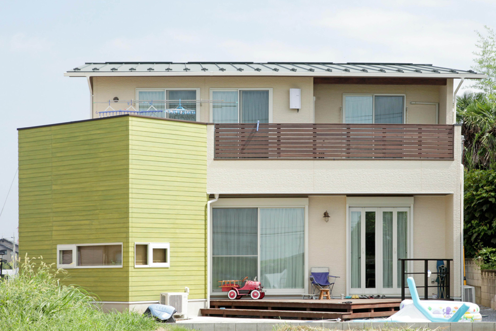 加須市で自然素材を使った緑色のおしゃれな家