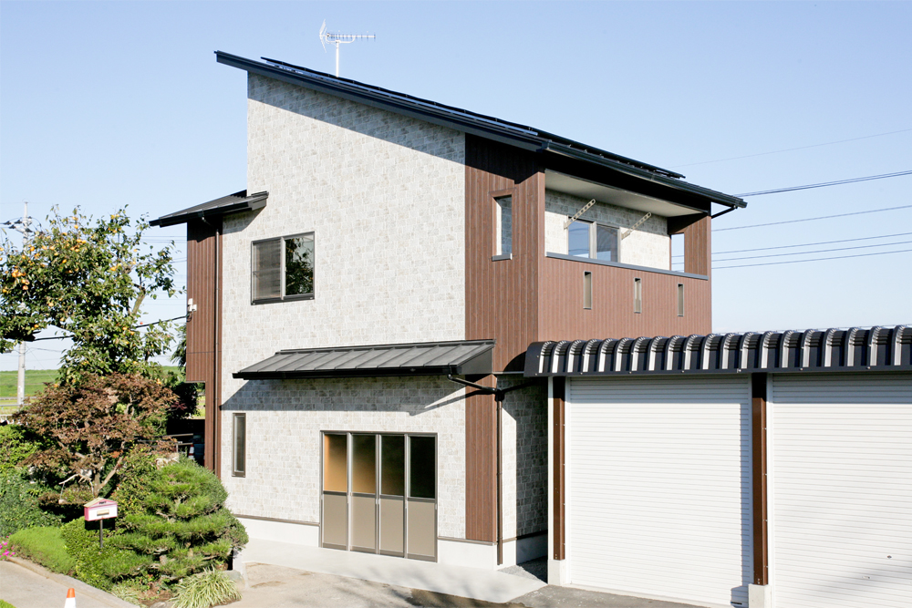 加須市伊賀袋で自然素材のサーモウールを使用した太陽光発電の家